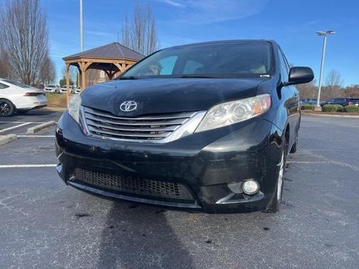 2017 Toyota Sienna XLE