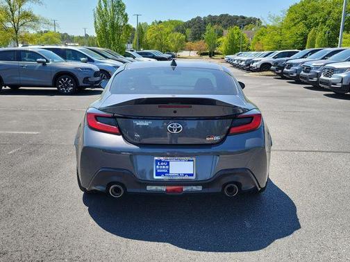 Pavement 2023 Toyota GR86 Premium