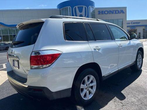 Blizzard Pearl 2013 Toyota Highlander SE