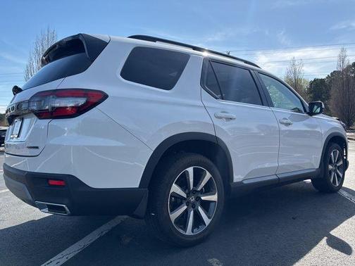 Platinum White Pearl 2023 Honda Pilot Touring