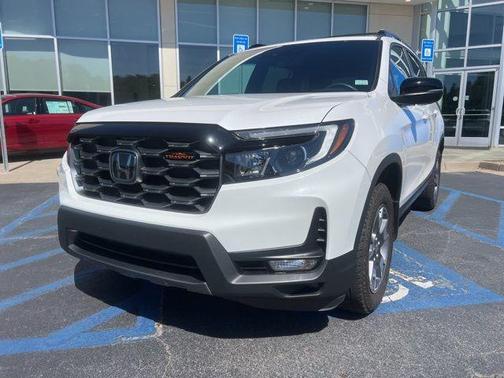Platinum White Pearl 2023 Honda Passport TrailSport