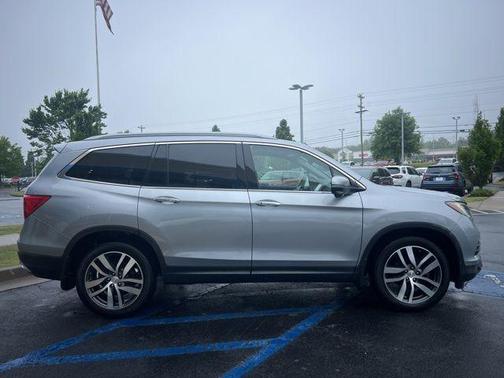 Lunar Silver Metallic 2018 Honda Pilot Touring