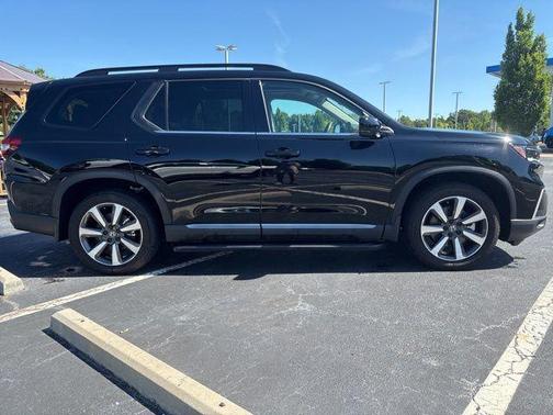 Crystal Black Pearl 2025 Honda Pilot Touring