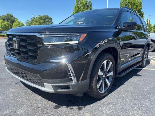 Crystal Black Pearl 2025 Honda Pilot Touring
