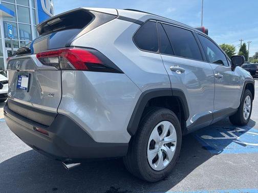 Silver Sky Metallic 2019 Toyota RAV4 LE
