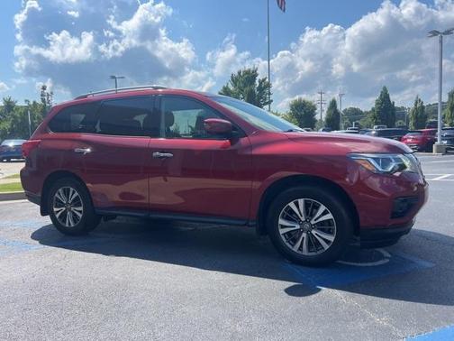 2017 Nissan Pathfinder SL