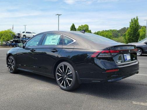Crystal Black Pearl 2026 Honda Accord Hybrid Touring