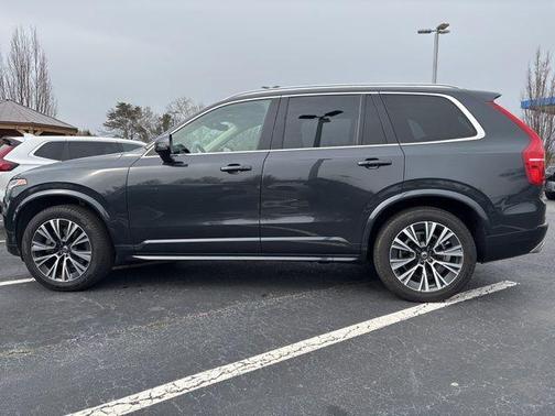 2021 Volvo XC90 T6 Momentum 7 Passenger