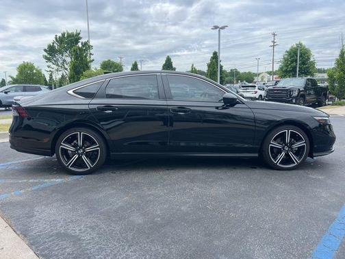 Crystal Black Pearl 2024 Honda Accord Hybrid Sport