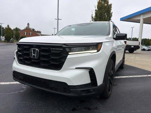 Platinum White Pearl 2025 Honda Pilot Black Edition