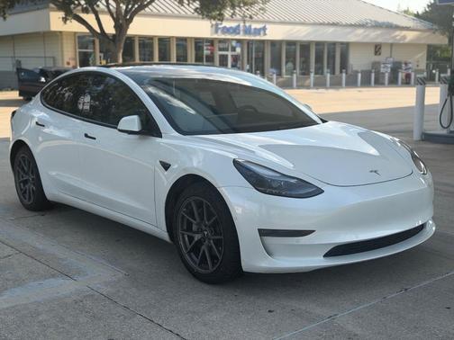 Pearl White Multi-Coat 2022 Tesla Model 3 Long Range