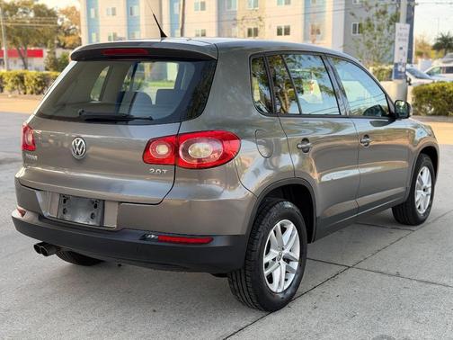 Alpine Gray Metallic 2011 Volkswagen Tiguan S
