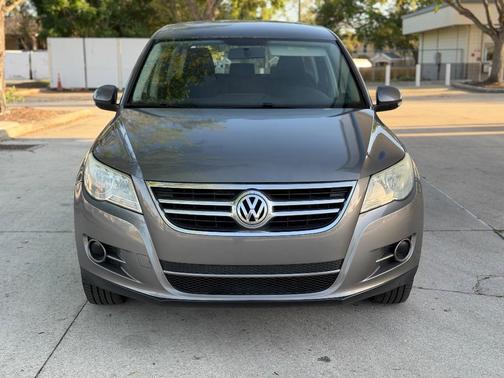 Alpine Gray Metallic 2011 Volkswagen Tiguan S SUV