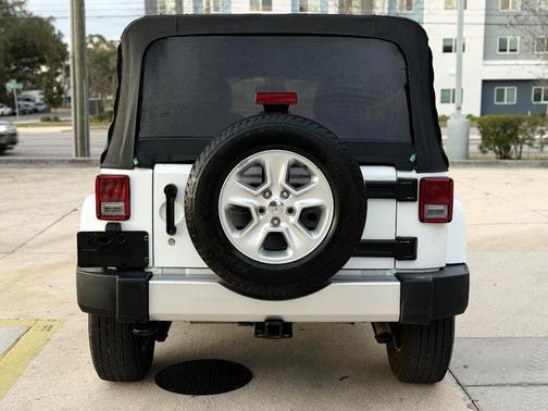 Bright White Clearcoat 2015 Jeep Wrangler Unlimited Sahara