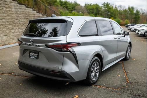 2024 Toyota Sienna LE