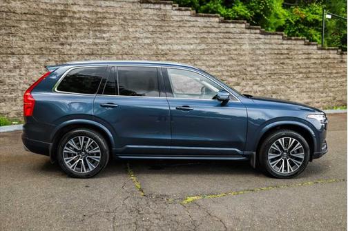 2021 Volvo XC90 T6 Momentum