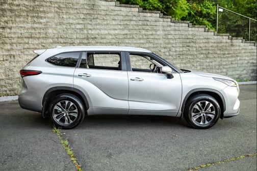 2025 Toyota Highlander XLE