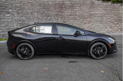 2025 Toyota Prius L