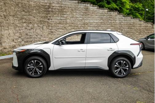 2025 Toyota bZ4X XLE