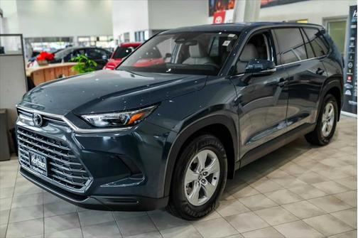2025 Toyota Highlander LE