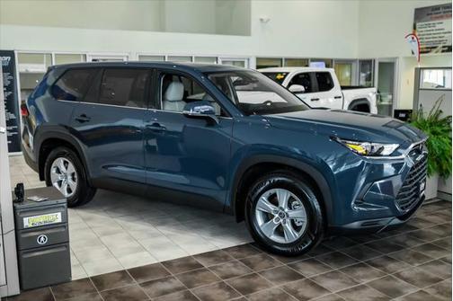 2025 Toyota Highlander LE