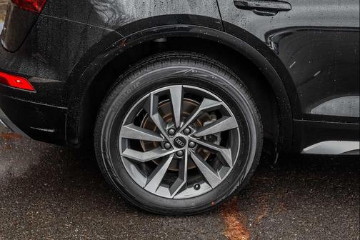 Mythos Black Metallic 2023 Audi Q5 45 S line Premium Plus