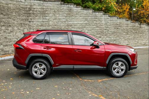 2020 Toyota RAV4 Hybrid LE