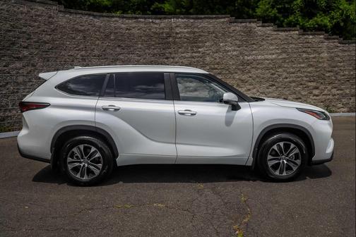 2025 Toyota Highlander XLE