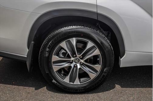 2025 Toyota Highlander XLE