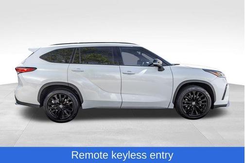 Wind Chill Pearl 2023 Toyota Highlander XSE