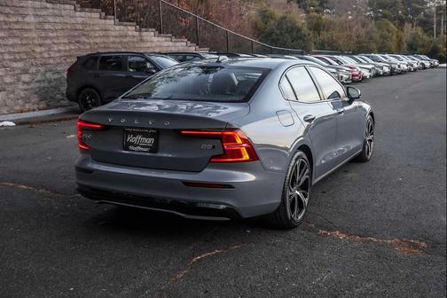 2023 Volvo S60 B5 Plus Dark Theme