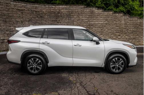 2025 Toyota Highlander XLE