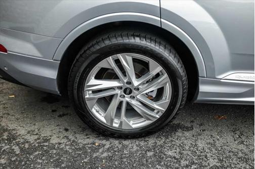 2022 Audi Q7 55 Premium Plus