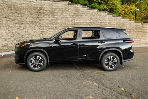 2025 Toyota Highlander XLE