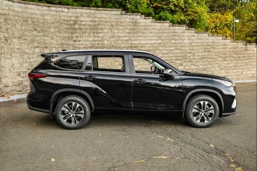 2025 Toyota Highlander XLE