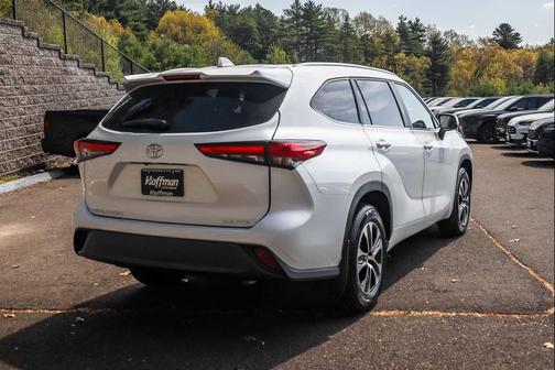 Wind Chill Pearl 2023 Toyota Highlander XLE