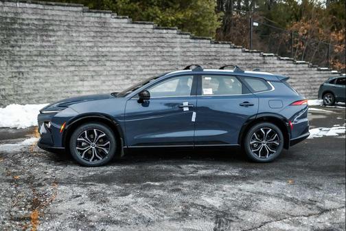 2025 Toyota Crown Signia XLE