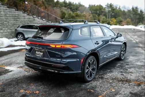 2025 Toyota Crown Signia XLE