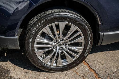 2022 Toyota Venza XLE