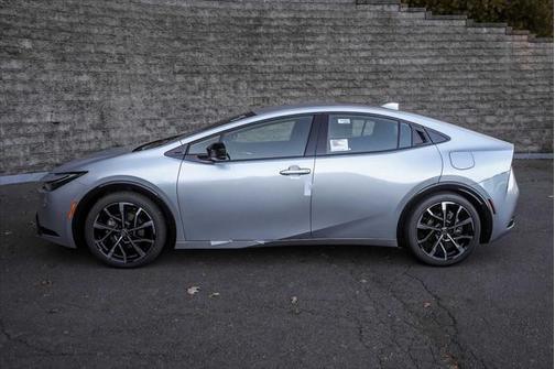 2025 Toyota Prius L