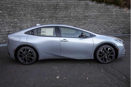 2025 Toyota Prius L