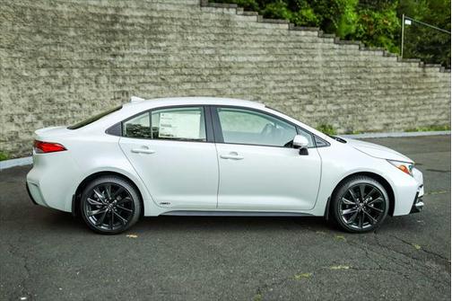 2025 Toyota Corolla Hybrid SE