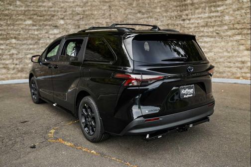 2025 Toyota Sienna Woodland Edition