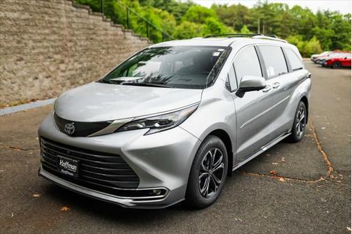 2025 Toyota Sienna Platinum 7 Passenger