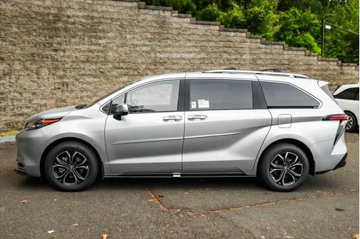 2025 Toyota Sienna Platinum 7 Passenger