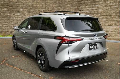 2025 Toyota Sienna Platinum 7 Passenger
