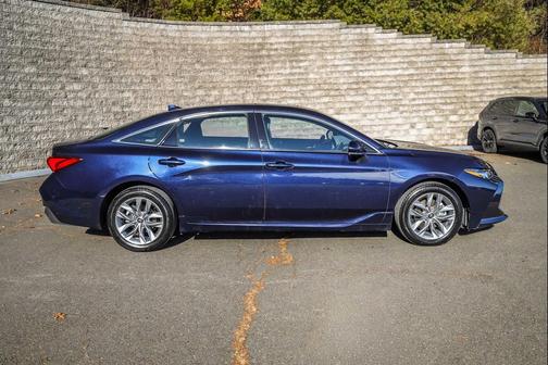 2022 Toyota Avalon XLE