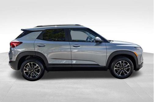 Sterling Gray Metallic 2025 Chevrolet Trailblazer LT