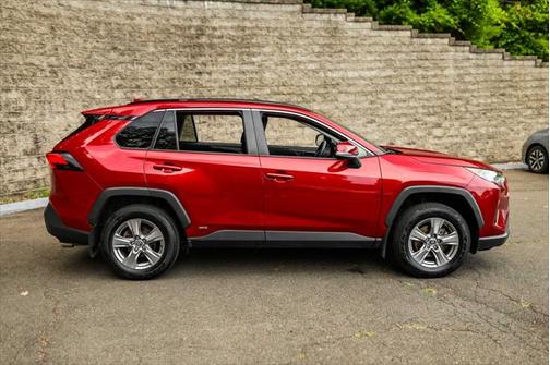 2022 Toyota RAV4 Hybrid LE