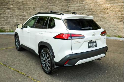 2025 Toyota Corolla Cross XLE